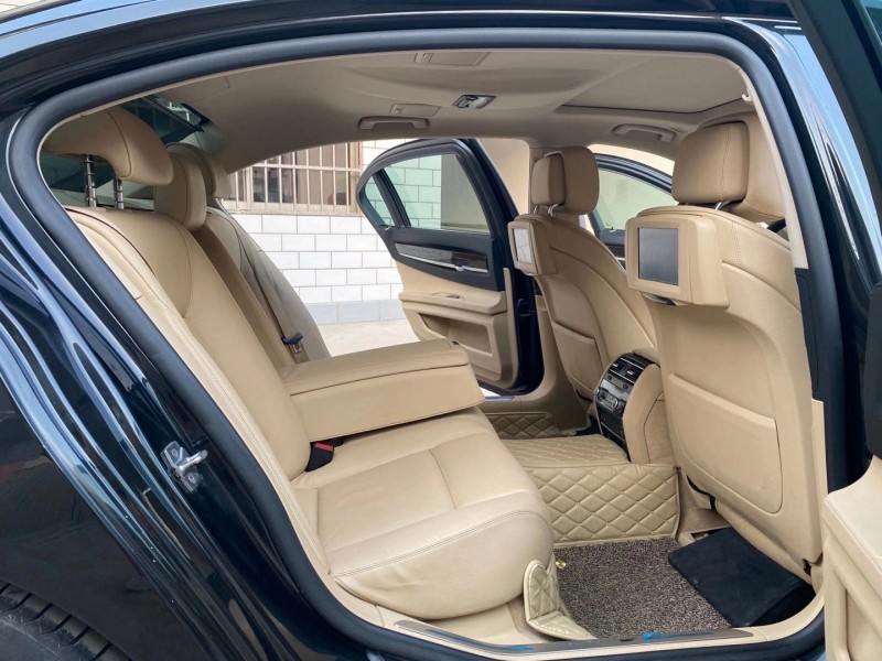 济南12年宝马7系7