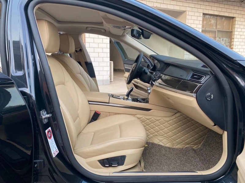 济南12年宝马7系8