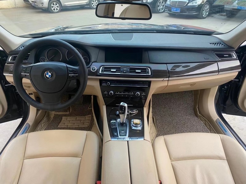 济南12年宝马7系9