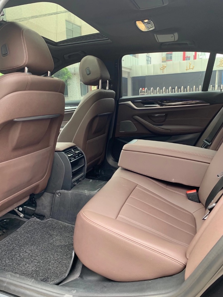 中山19年宝马5系2