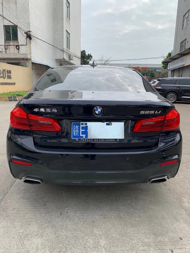 中山19年宝马5系3