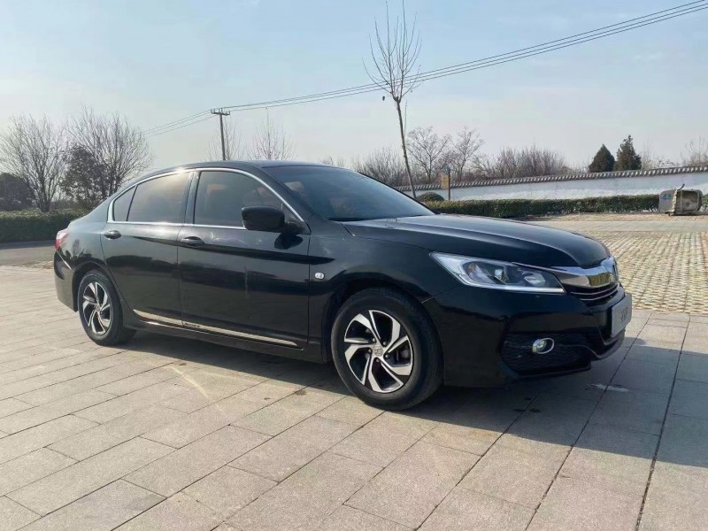 徐州16年本田雅阁3