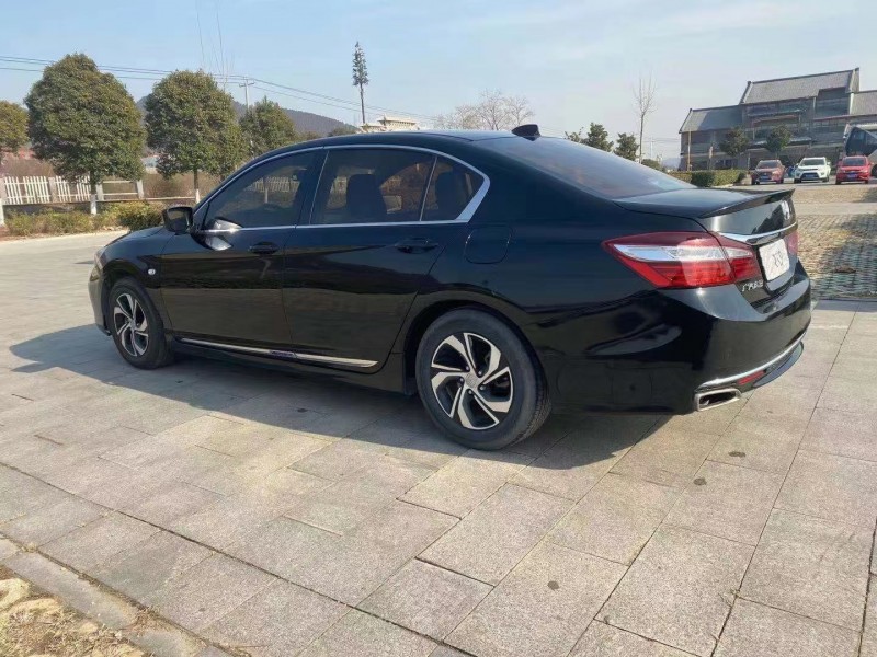 徐州16年本田雅阁9