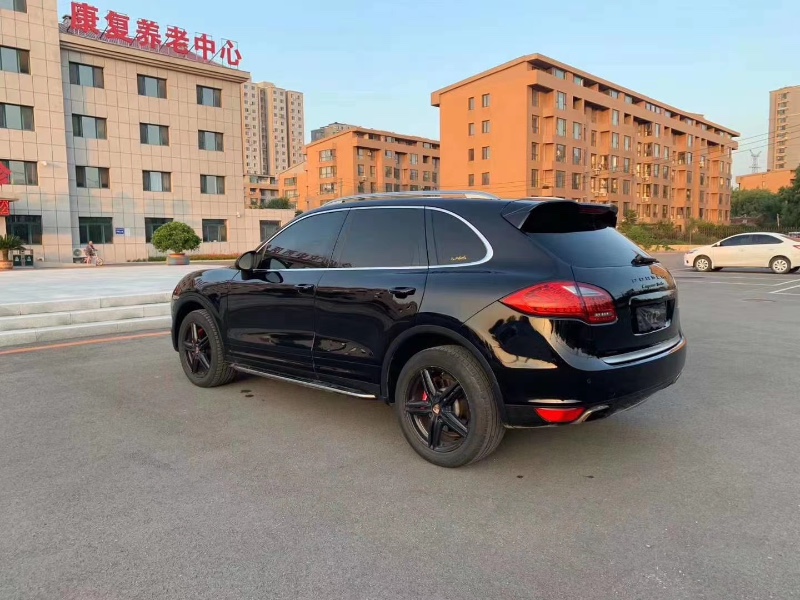 沈陽12年保時捷卡宴1