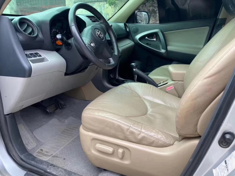 广州11年丰田RAV44