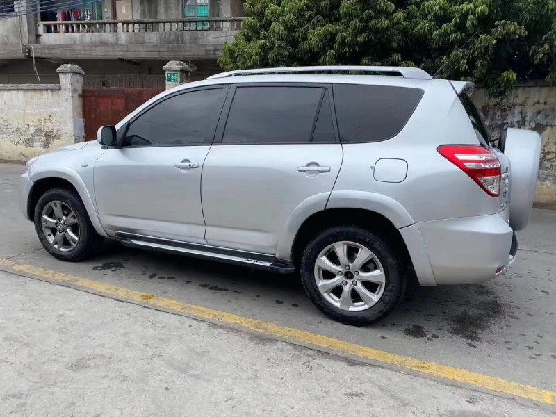 广州11年丰田RAV47