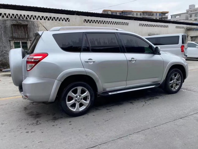 广州11年丰田RAV48