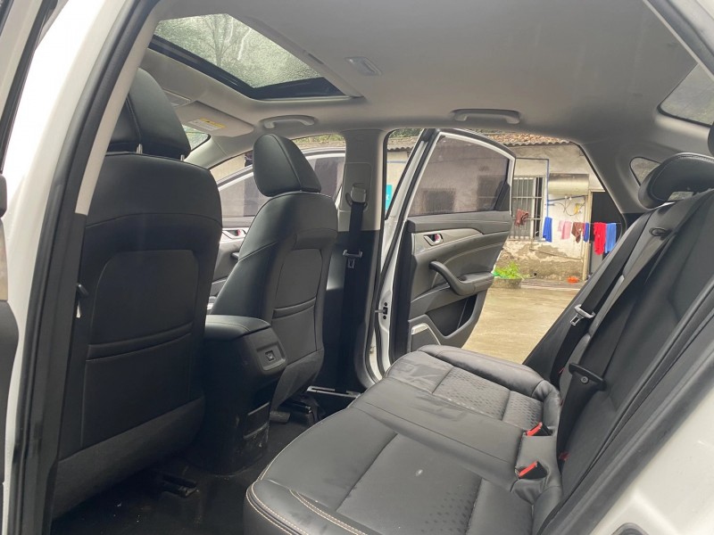 成都19年长安汽车逸动5