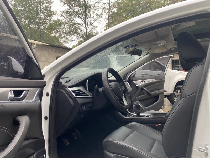 成都19年长安汽车逸动6