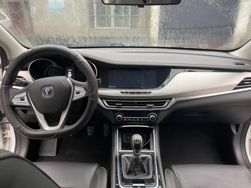 成都19年长安汽车逸动4