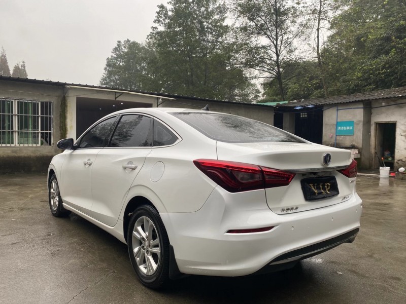 成都19年长安汽车逸动3