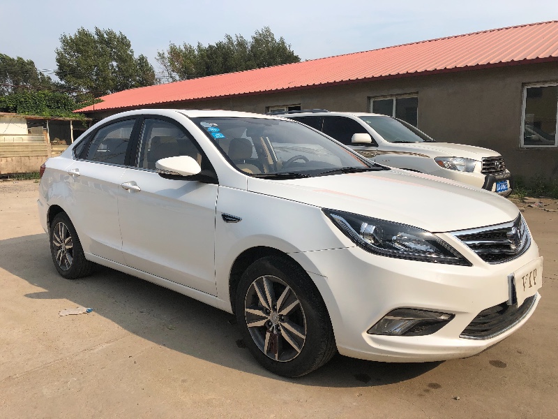 沈陽70年長安汽車逸動8