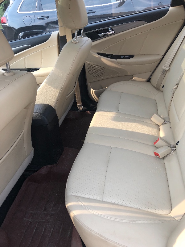 沈陽70年長安汽車逸動1