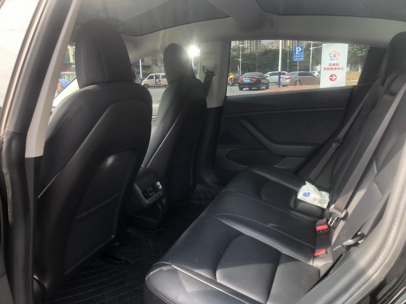 廣州19年特斯拉MODEL 35