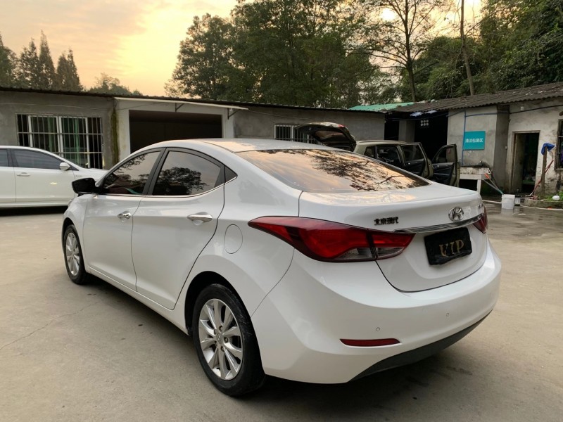 成都17年现代朗动1