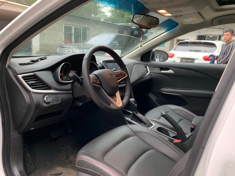 成都20年雪佛兰科鲁泽4