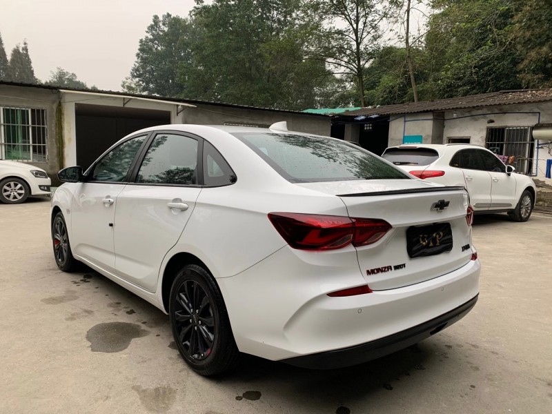 成都20年雪佛兰科鲁泽1