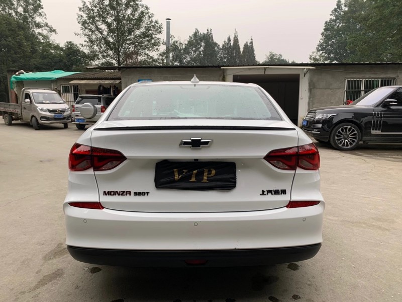 成都20年雪佛兰科鲁泽2