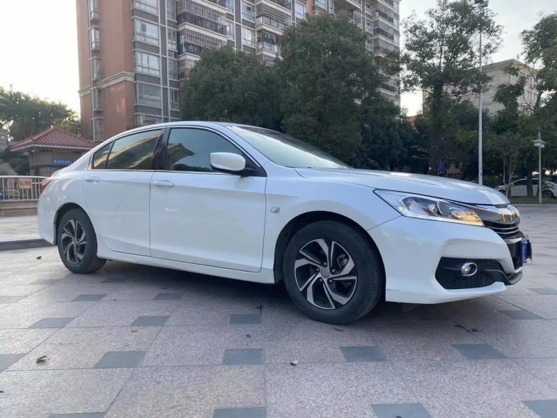 广州17年本田雅阁2