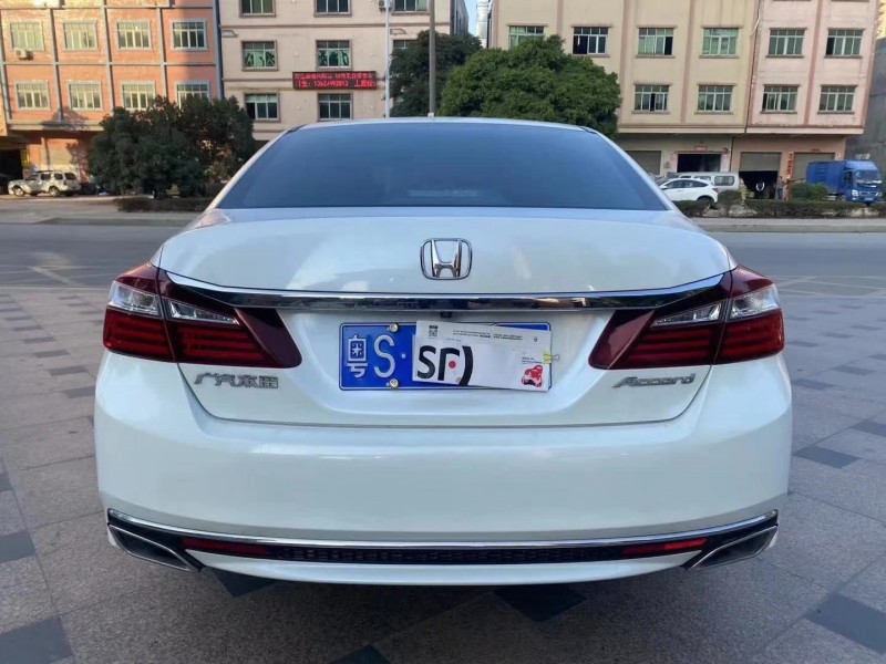 广州17年本田雅阁8