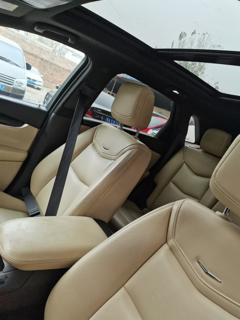 保定16年凯迪拉克XT59