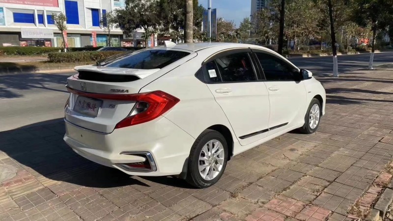 广州17年本田竞瑞8