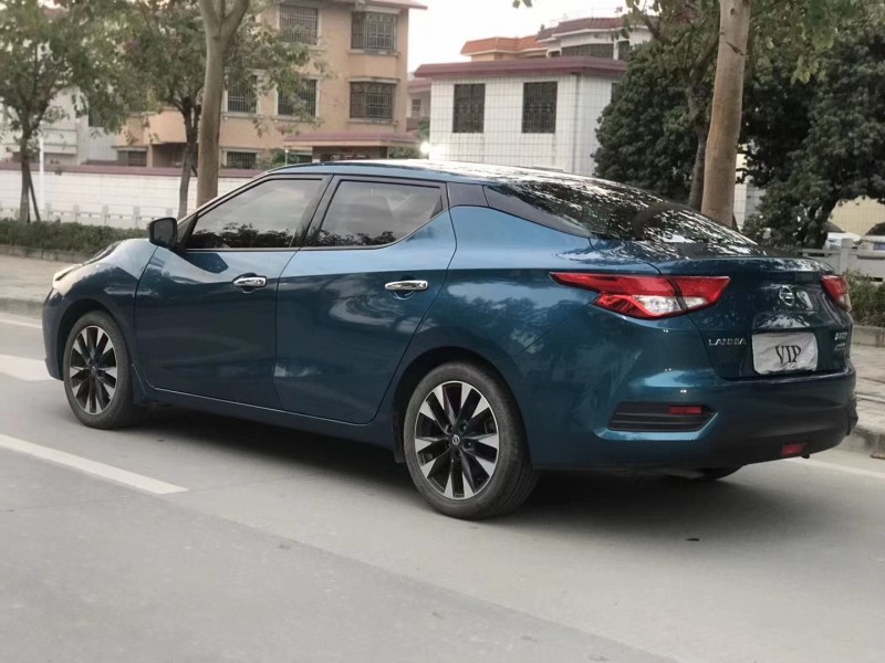 中山18年日产蓝鸟5