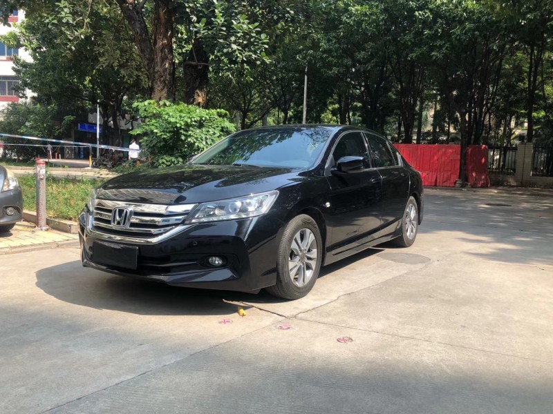 东莞17年本田雅阁8