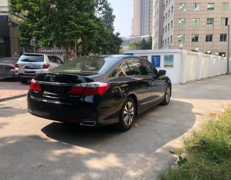 东莞17年本田雅阁5