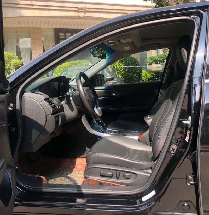 东莞17年本田雅阁3