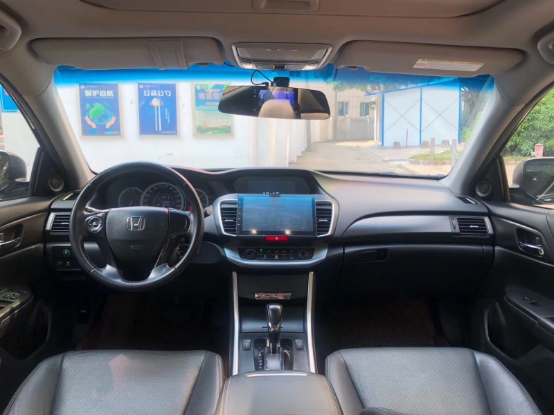 东莞17年本田雅阁1