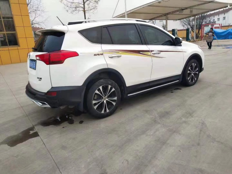 北京14年丰田RAV44