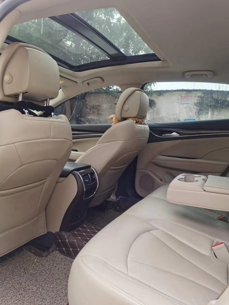 中山17年别克君越8