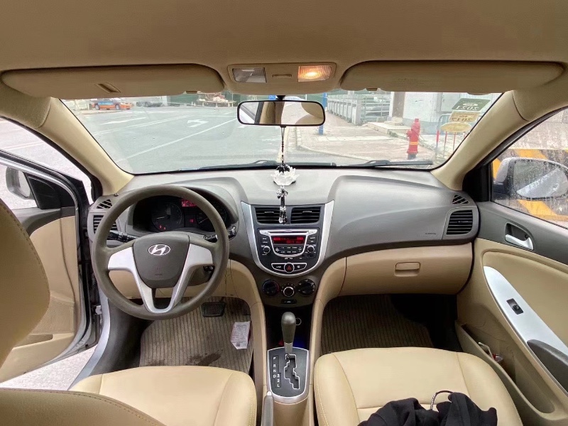 广州13年现代瑞纳1