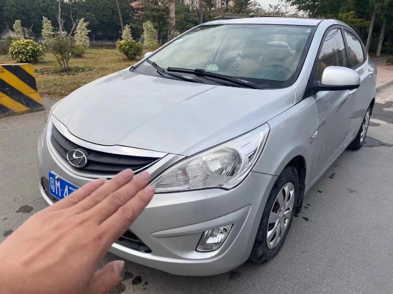 广州抵押车13年现代瑞纳出售