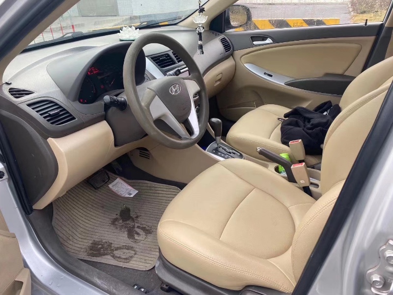 广州13年现代瑞纳2