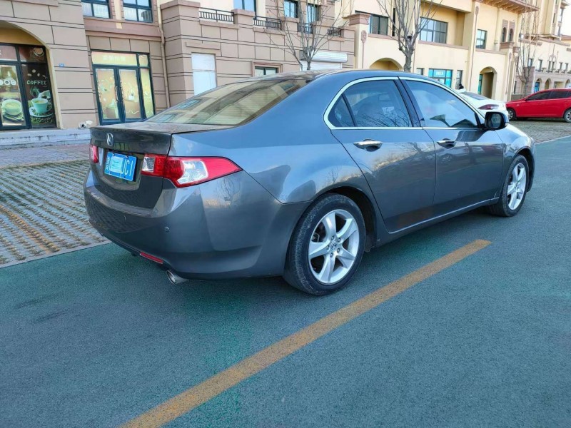 青岛12年本田思铂睿4