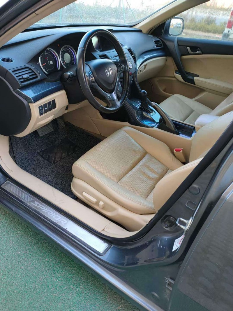 青岛12年本田思铂睿3