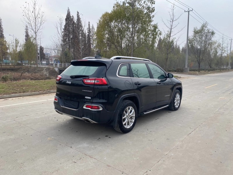 徐州16年Jeep自由光8