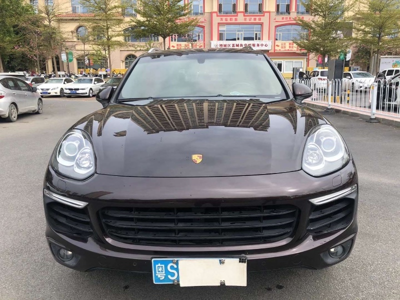 广州16年保时捷卡宴1