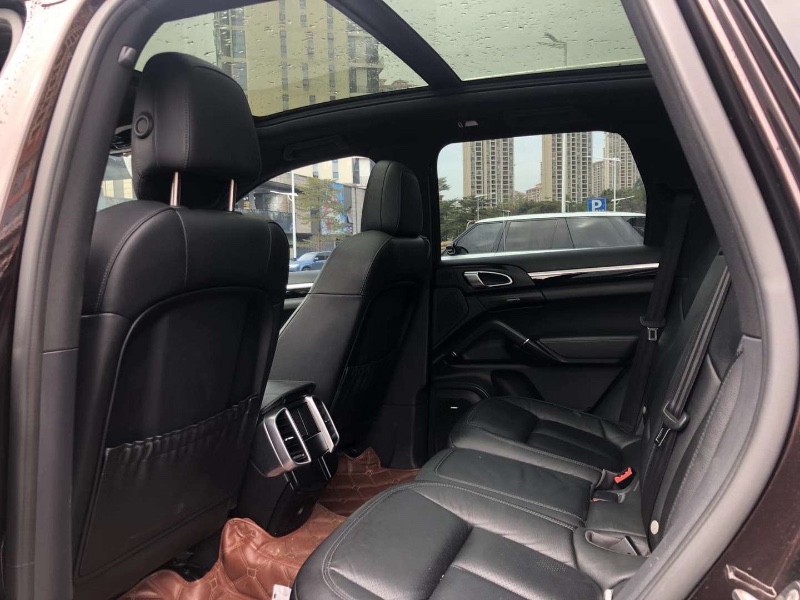 广州16年保时捷卡宴6