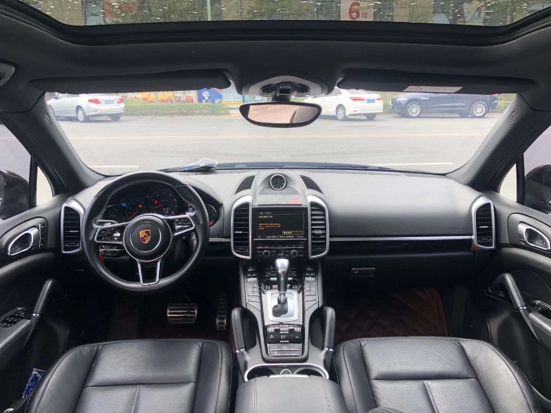 广州16年保时捷卡宴5