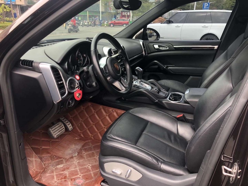 广州16年保时捷卡宴8