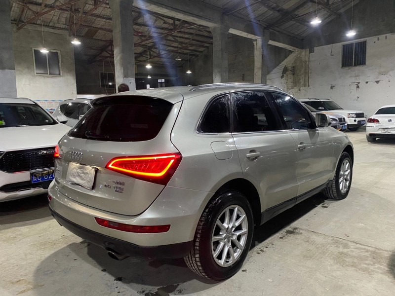 成都15年奥迪Q58