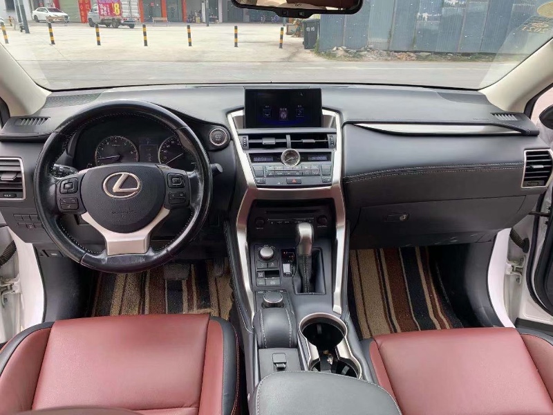 广州17年雷克萨斯NX4