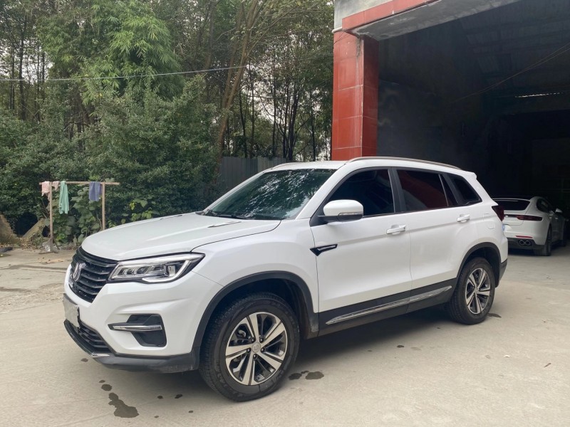 成都19年长安汽车长安CS755