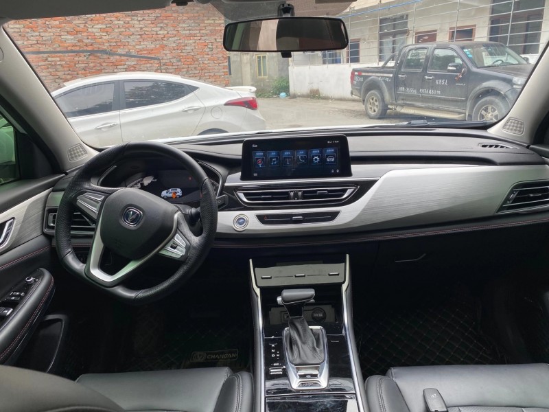 成都19年长安汽车长安CS752