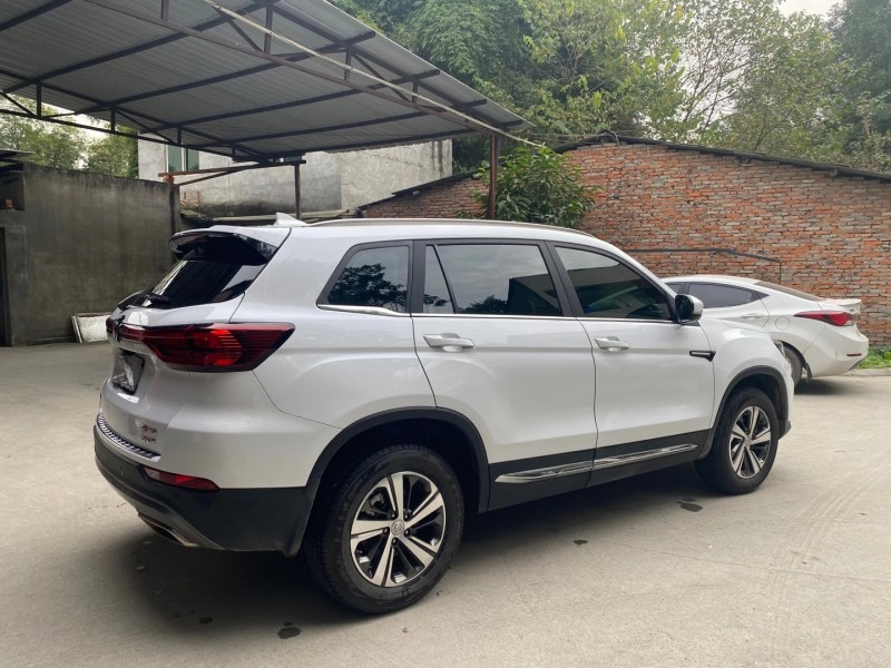 成都19年长安汽车长安CS757