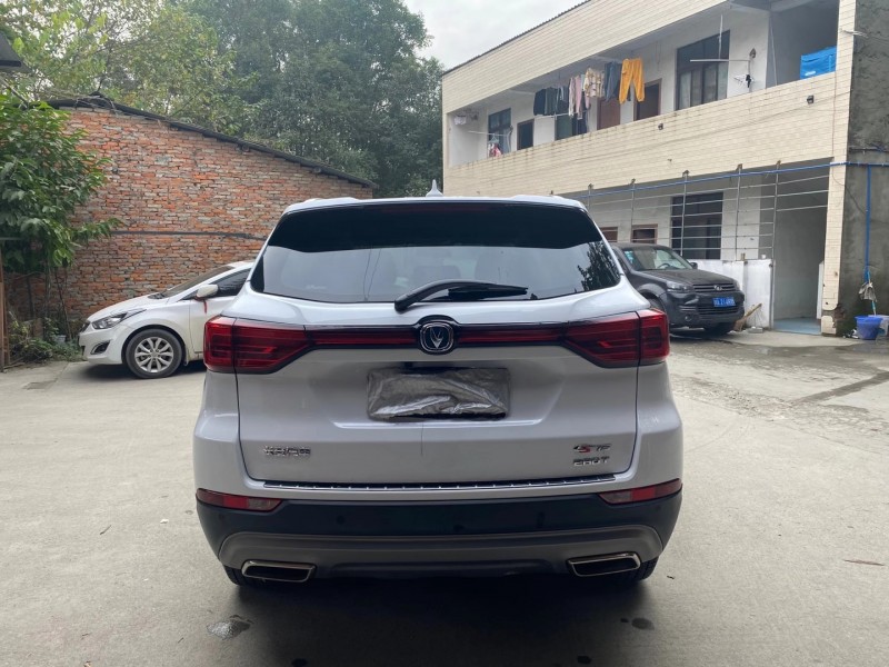 成都19年长安汽车长安CS758