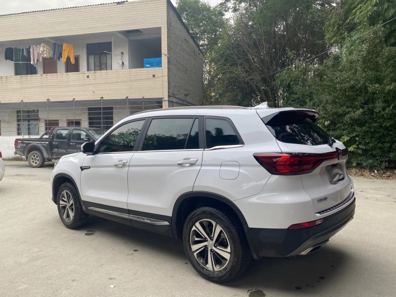 成都19年长安汽车长安CS759